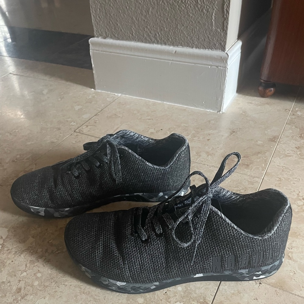 No Bull shoes, excellent condition